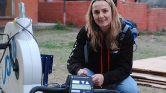 Dr Denny Levett checks one of the custom made Lode bikes Dr Denny Levett checks one of the custom made Lode bikes