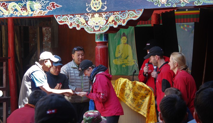 The Xtreme Everest team present their donation The Xtreme Everest team present their donation