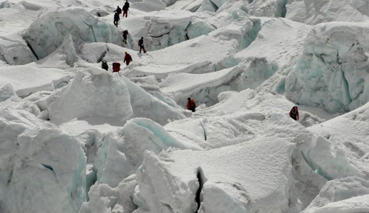 Climbers in the Khumbu icefall Climbers in the Khumbu icefall